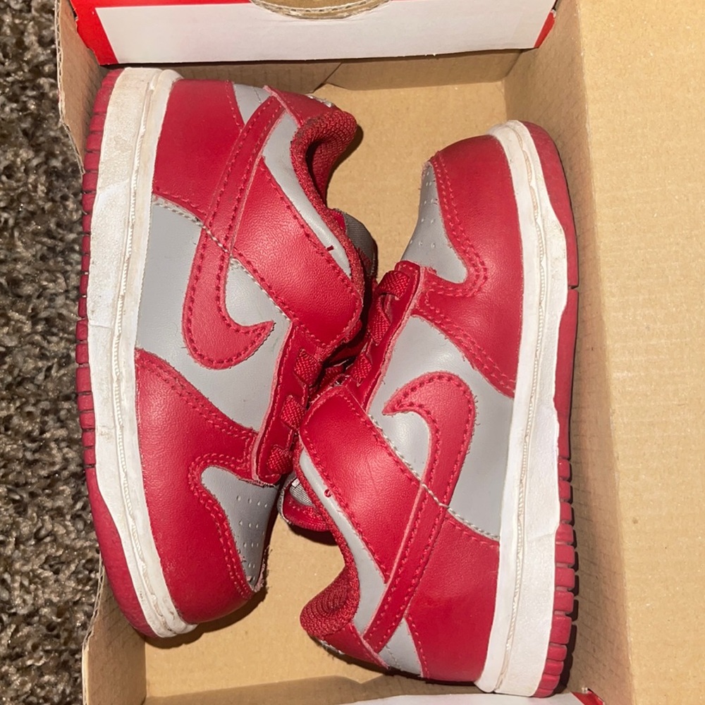 Nike dunk low tde medium grey/ varsity red white